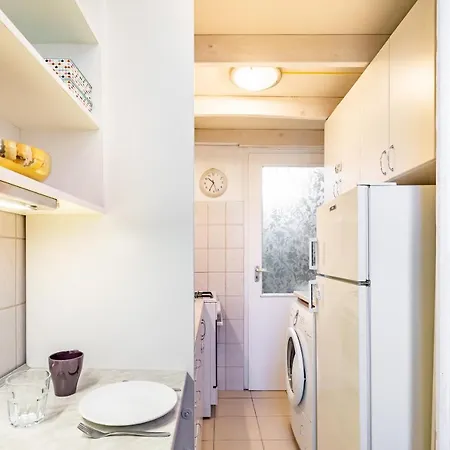 Cute Little Next To Margaret Island Apartment *